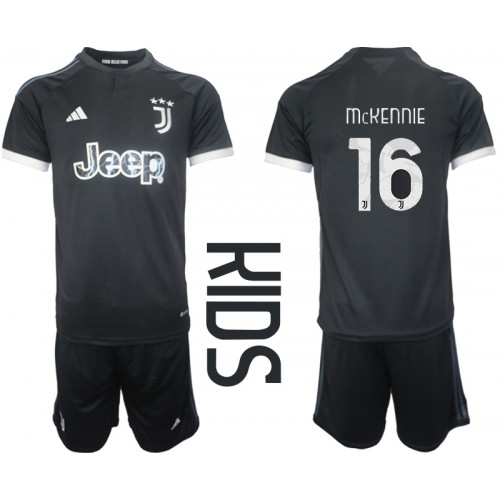 Maillot de foot Juventus Weston McKennie #16 Troisième enfant 2023-24 Manches Courte (+ pantalon court)